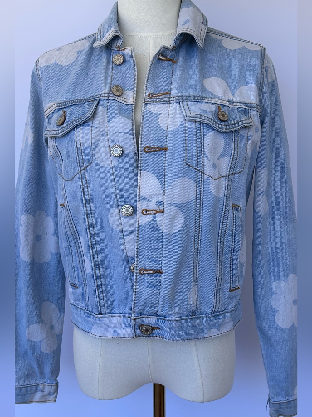 Flying Angel Women’s Floral Trucker Style Jean Jacket Light Wash Size Medium